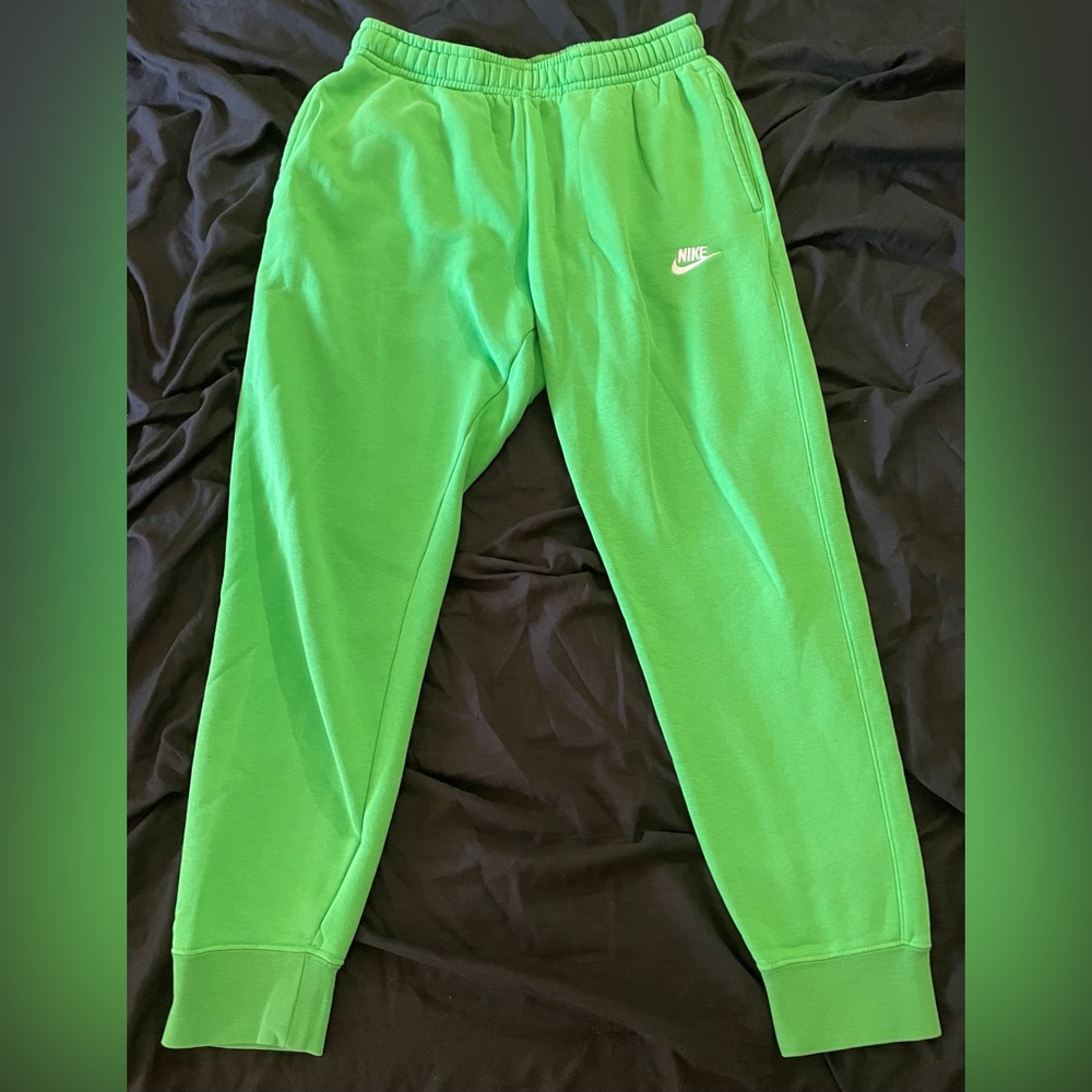 Nike Men’s Green Joggers